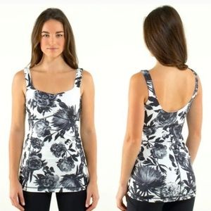 Lululemon Aria Tank II - Top Brisk Bloom - Black and White floral with padding